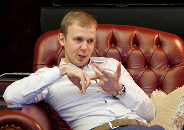 Сергей Курченко руководит «Металлистом» по смс