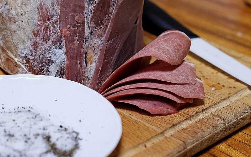 В Таиланде от сибирской язвы погиб мужчина, съевший сырое мясо