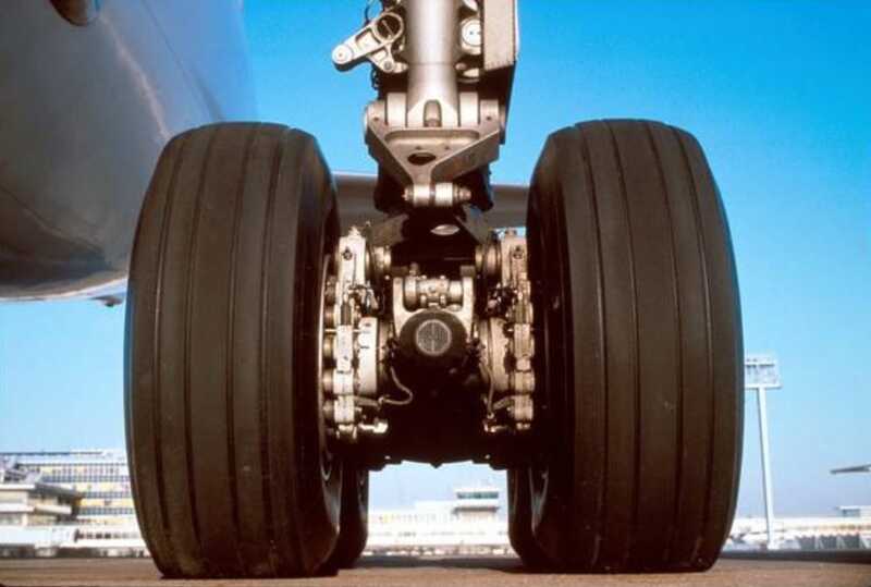 Польские власти остановили транзит шин для Boeing через Беларусь и Россию