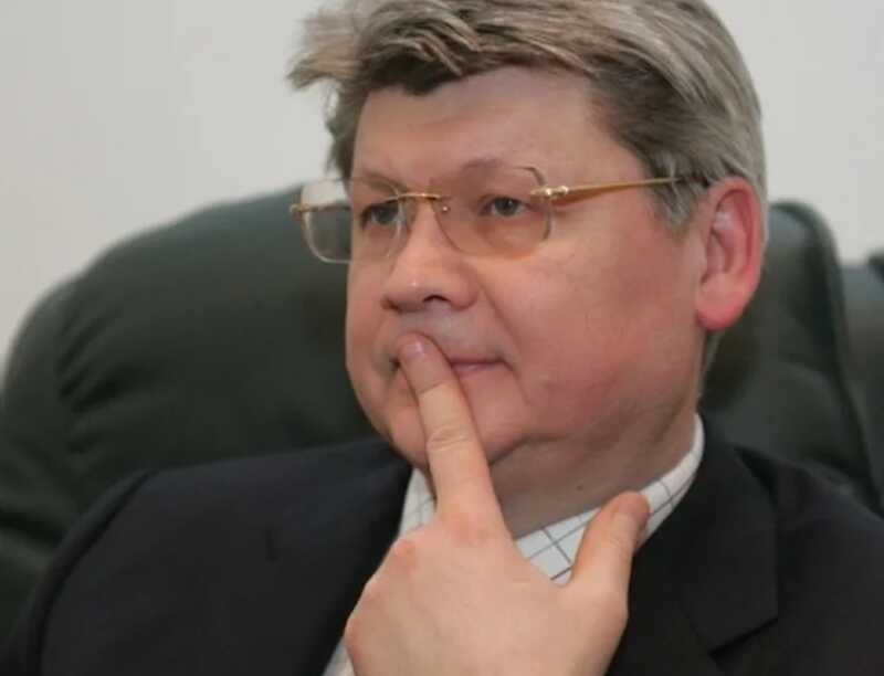 Экс-глава АКБ "Банк на Красных Воротах" и его сын предстанут перед судом за мошенничество и хищения
