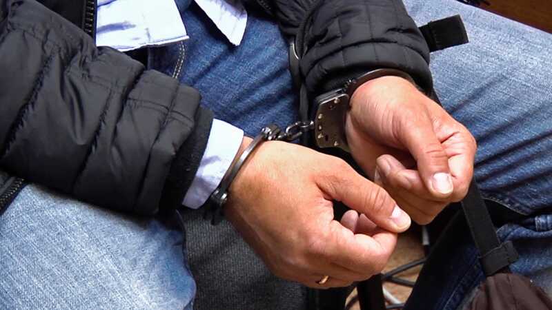 В Новокузнецке по поручению неизвестных мужчина совершил нападение на пенсионера