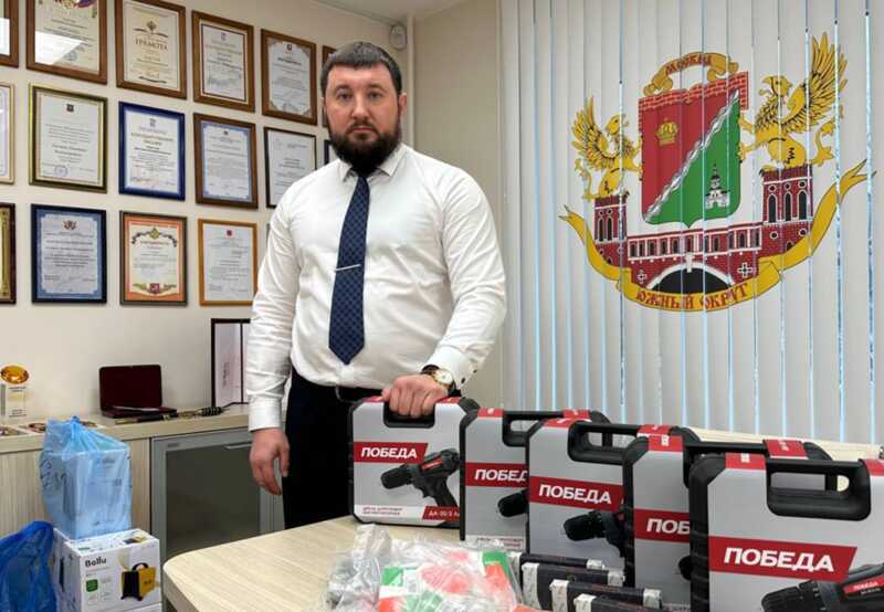 Член партии "Единая Россия" Дмитрий Хлестов заплатил 1 миллион рублей, чтобы получить статус "участника боевых действий"