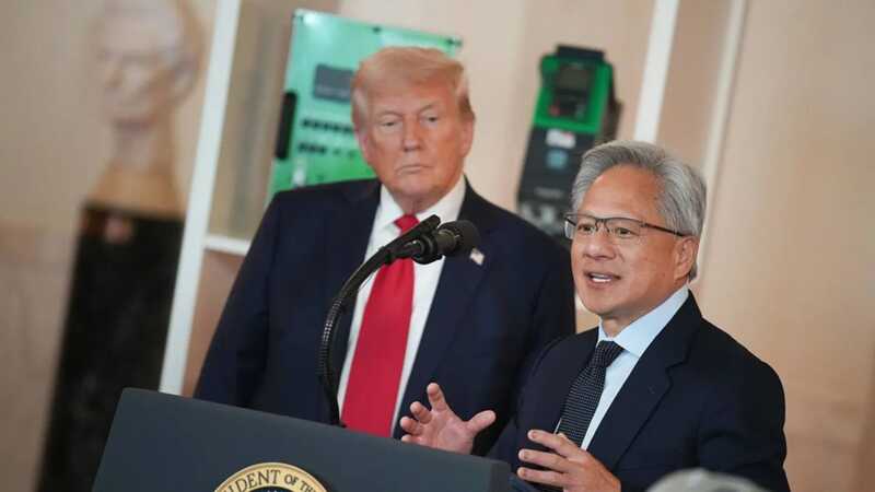 Трамп ослабил техносанкции против Китая под давлением лоббистов Nvidia и Сакса
