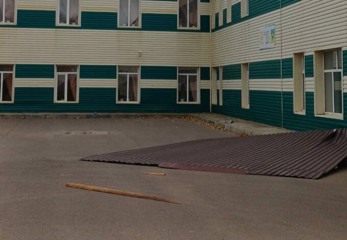 В Татарстане из-за сильного ветра сорвало кровлю шести зданий qzeiqdziqetiehkmp