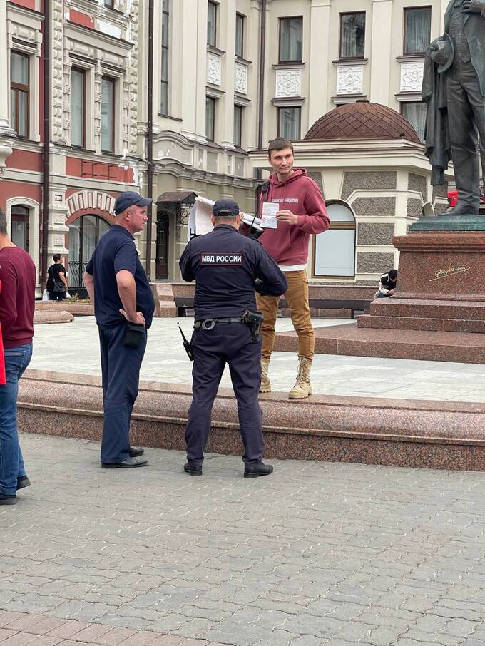 В Казани задержали активиста «Гражданской инициативы» за пикет с призывом помочь Курску