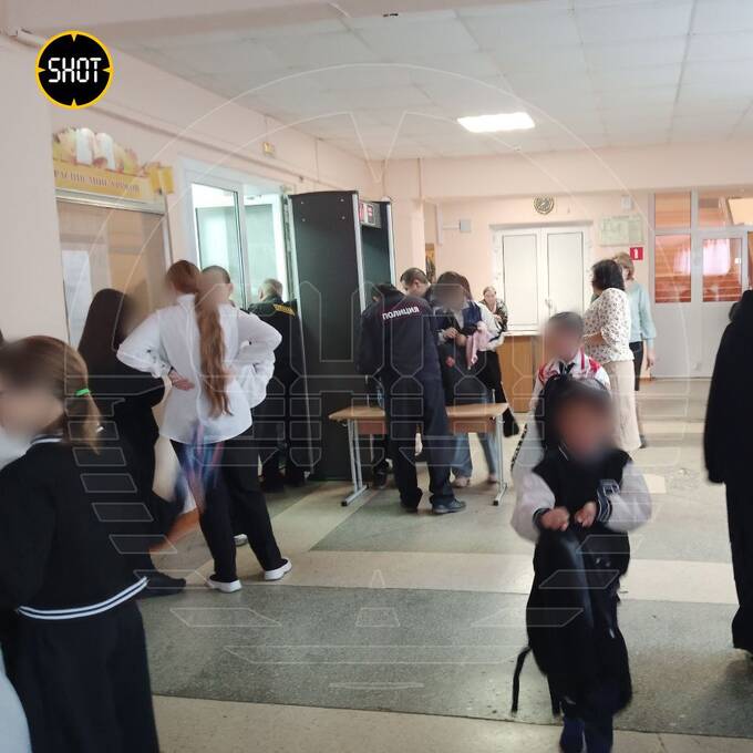 Полицейские дежурят у школ Челябинска после нападения подростка на одноклассников