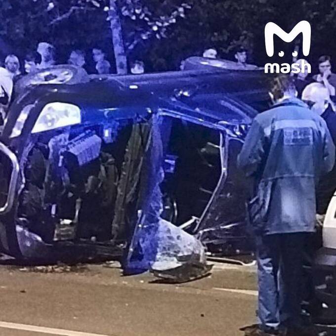 В Москве подростки устроили дрифт на угнанном авто и разбились qzqidiqxkiqrqkmp
