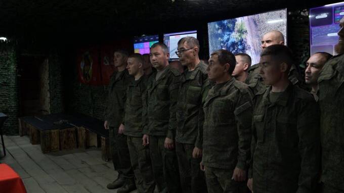 Блогер уличил депутата Картаполова во лжи, опубликовав фото с военного награждения dzdixdieuihdkmp