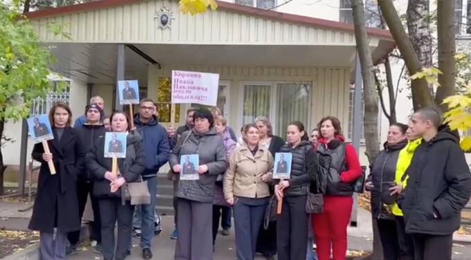 В Домодедово ученики выступают в защиту учителя, обвиняемого в домогательствах