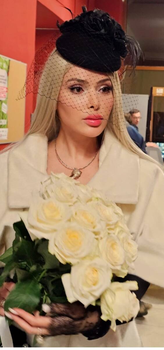 Вещи Светличной нашли нового владельца