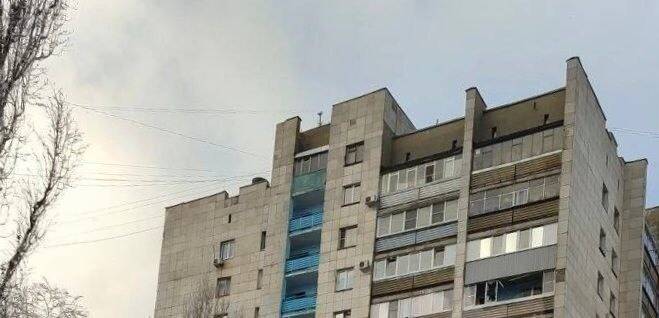 В Воронеже дрон врезался в жилой дом во время атаки БПЛА