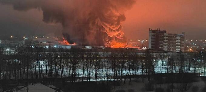 Под Петербургом загорелся завод после взрыва qhuihzirxidtzkmp