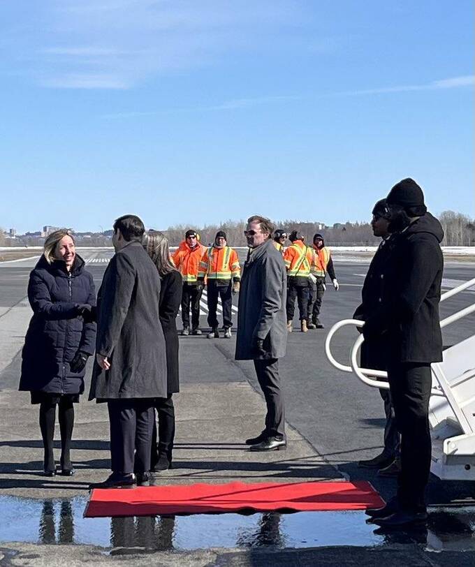 Министра Трампа Марко Рубио встретили короткой красной дорожкой в Канаде ddziudidtiqhukmp