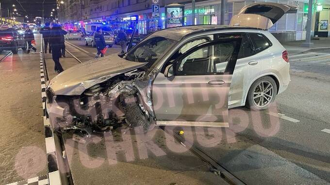 Водитель BMW, врезавшийся в людей в Москве, оказался сыном топ-менеджера Россельхозбанка