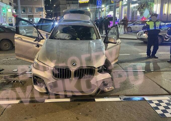 Водитель BMW, врезавшийся в людей в Москве, оказался сыном топ-менеджера Россельхозбанка